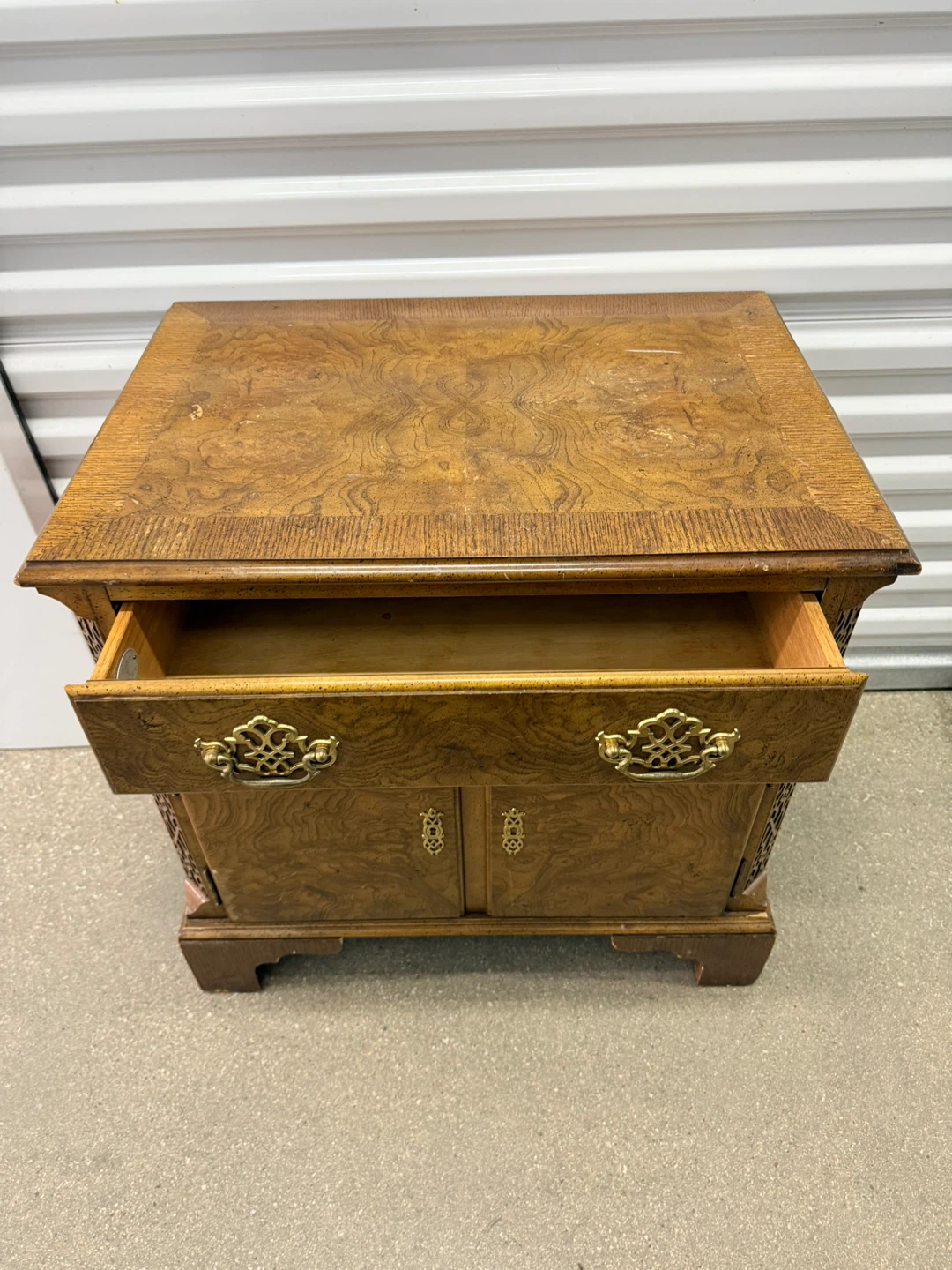Baker Co. Vintage French Country Burlwood End Table - photo 3