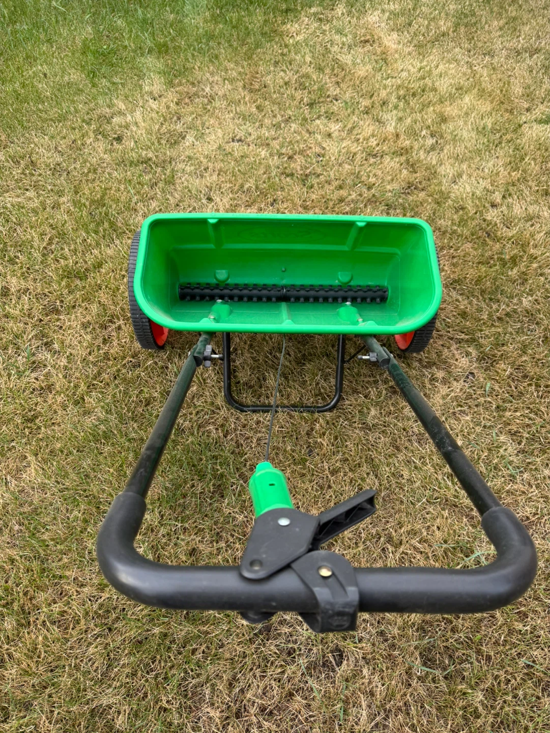 Scotts Lawn Spreader - photo 2