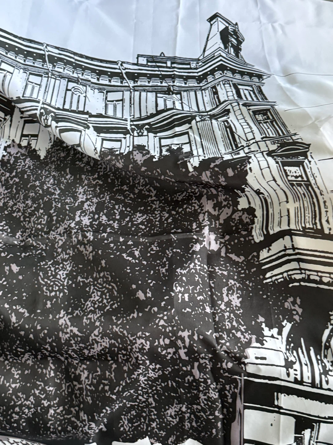 Shower Curtain with European Cityscape Print - photo 5