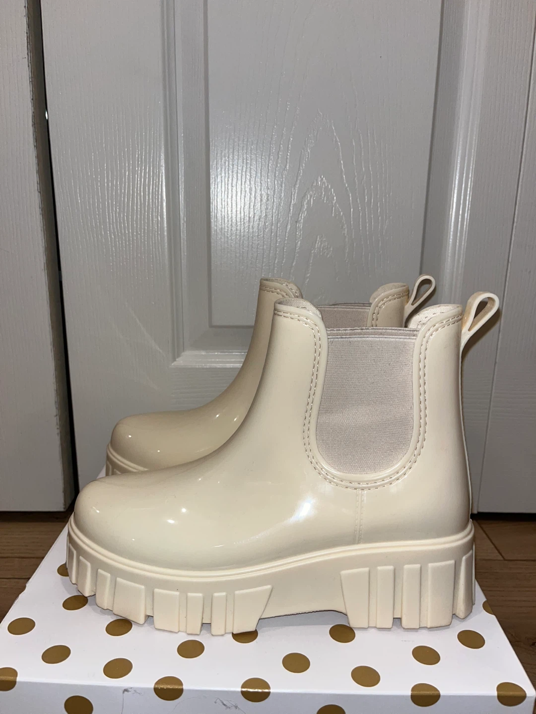 Like New! Cream Chelsea Rain Boots