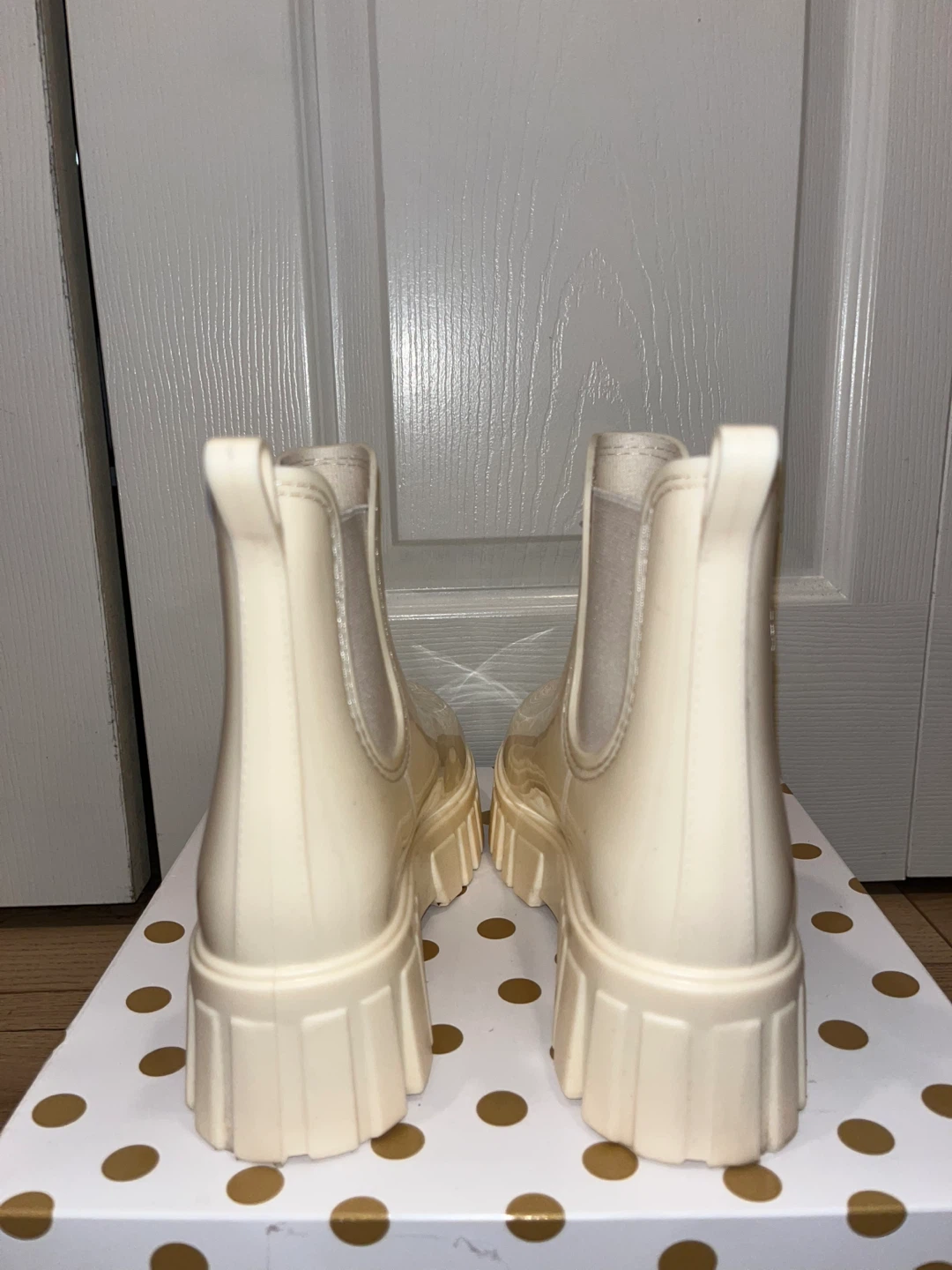 Like New! Cream Chelsea Rain Boots - photo 3