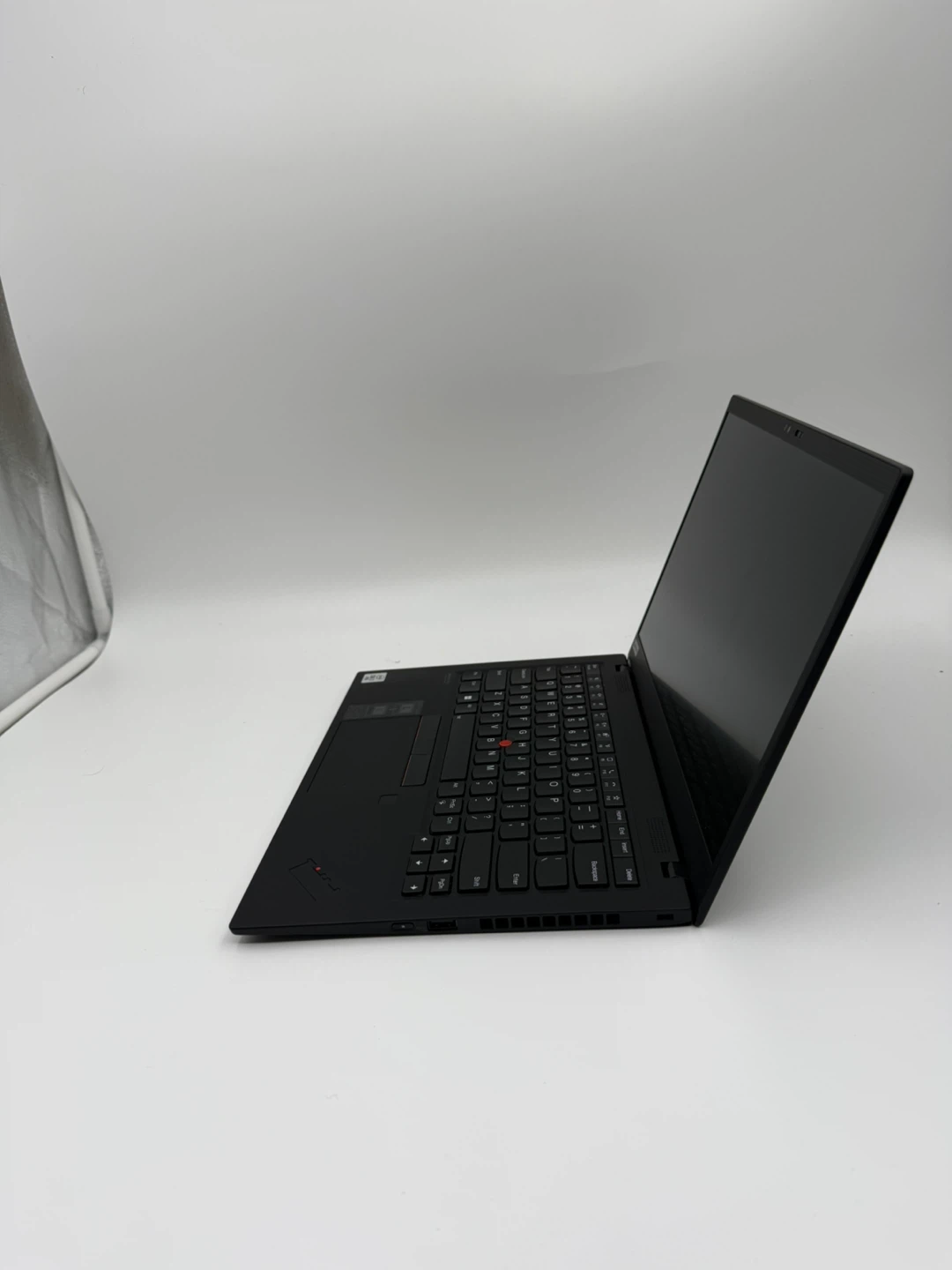 Touchscreen Lenovo ThinkPad X1 Carbon Gen 8 Laptop - photo 4