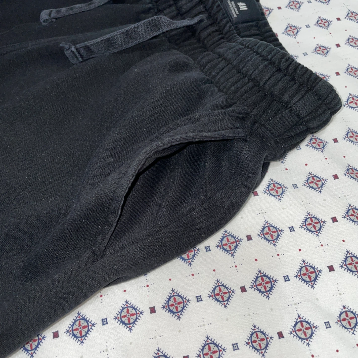 H&M Drawstring Sweatpants - Black (Men's XS) - photo 3