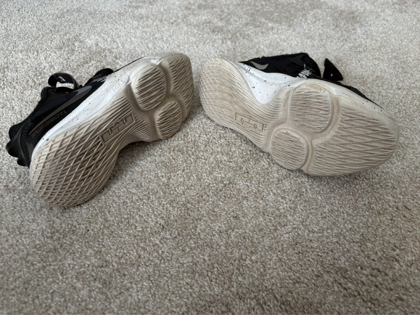 Nike LeBron Witness 5 Basketball Shoes - photo 4