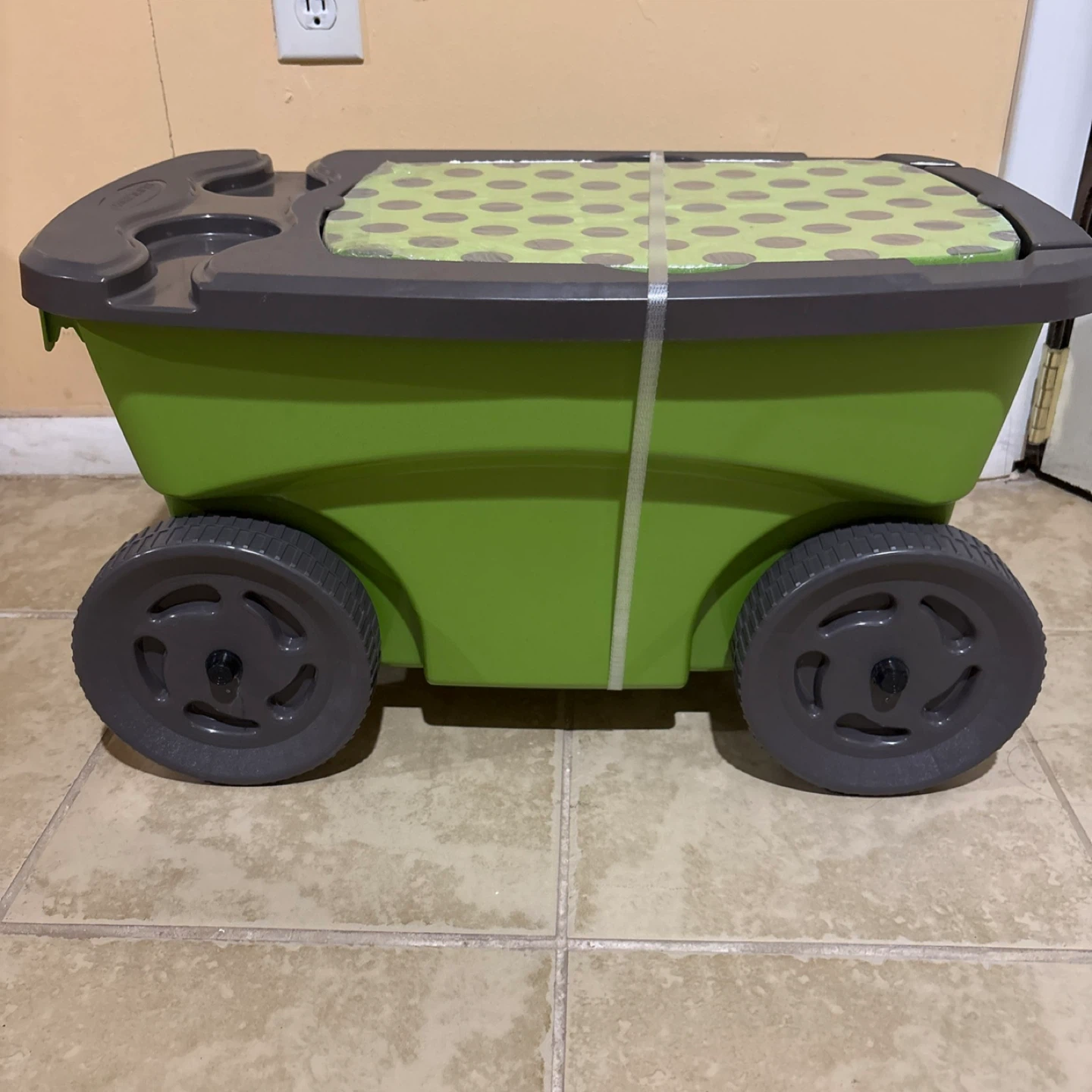 Suncast Garden Scooter Cart