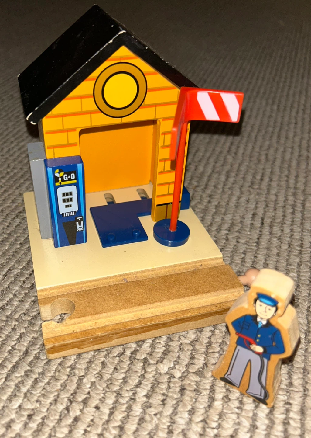 Wooden Gas Station Play Set with Attendant - photo 3