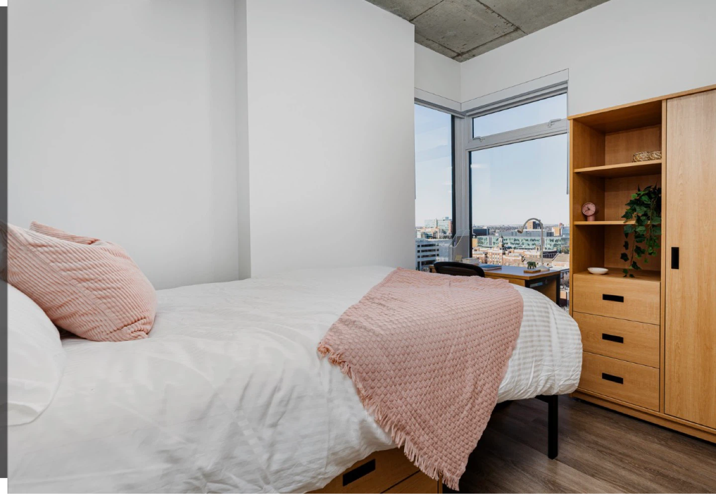 Large private 1 bedroom in a townhouse