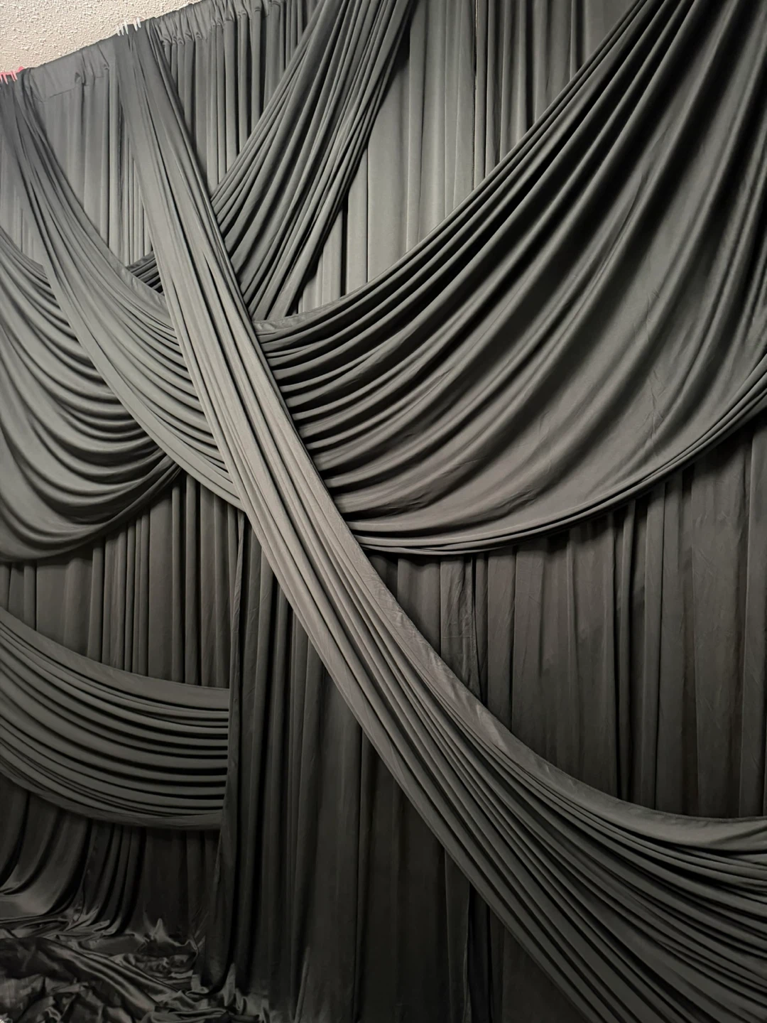 Draped Backdrops, flower walls For Rent - photo 2