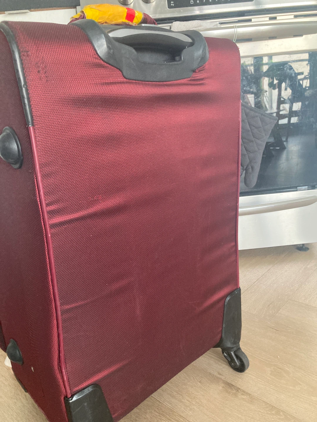 Suitcase ( red, medium size) decent condition - photo 2