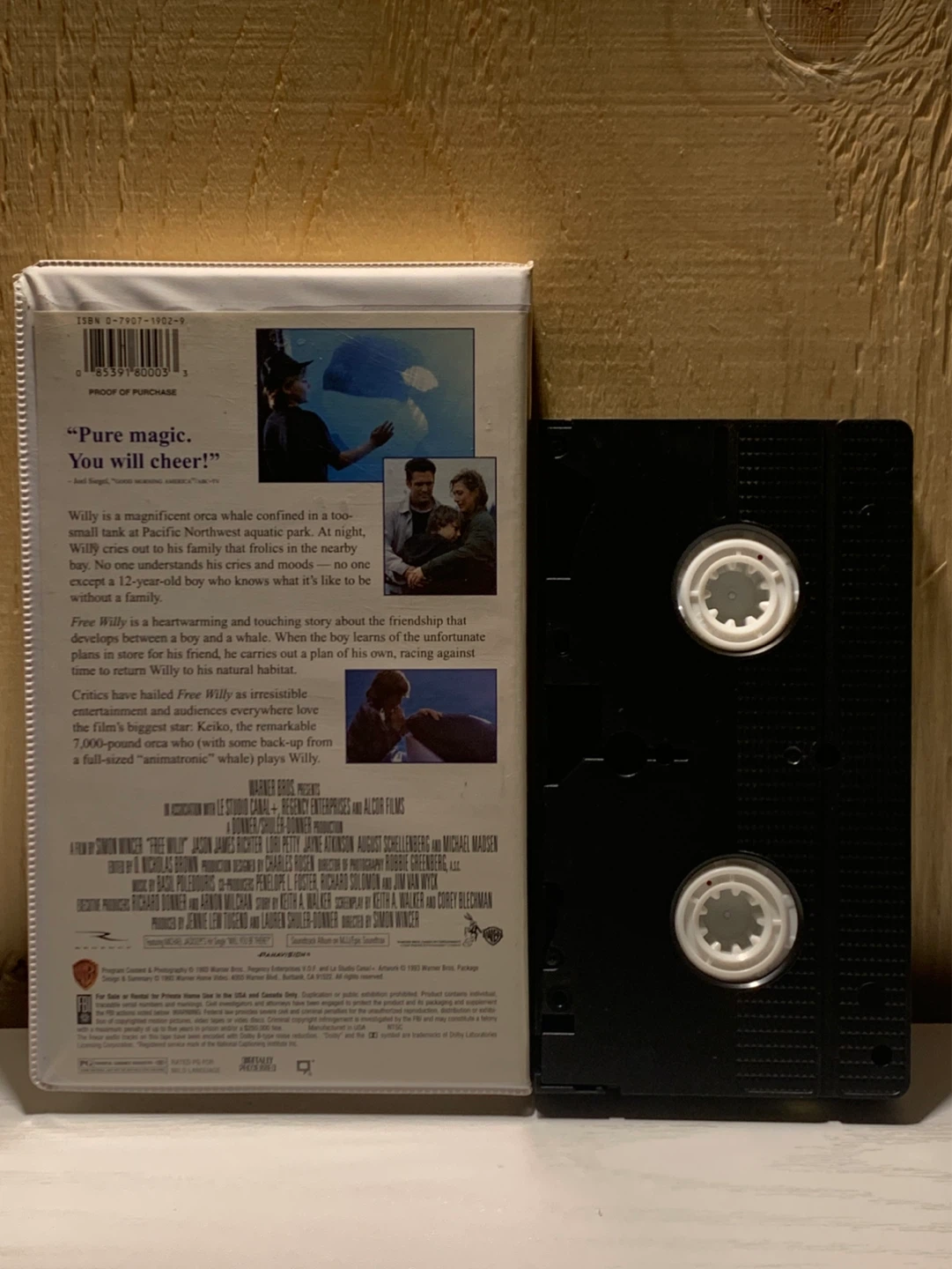 Free Willy VHS Tape (1993) 🐋📼 - photo 2