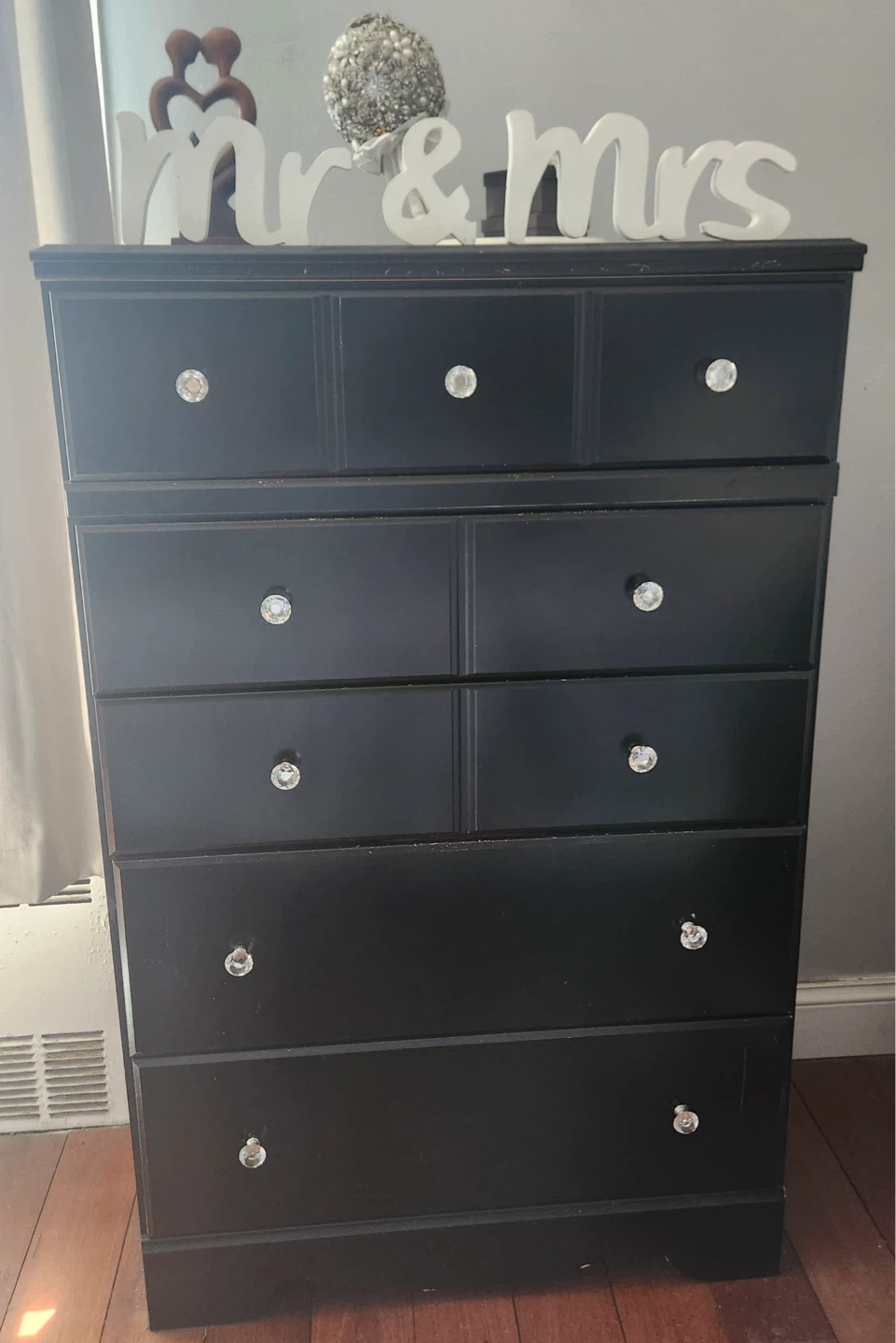 Black 5-Drawer Dresser with Crystal Knobs