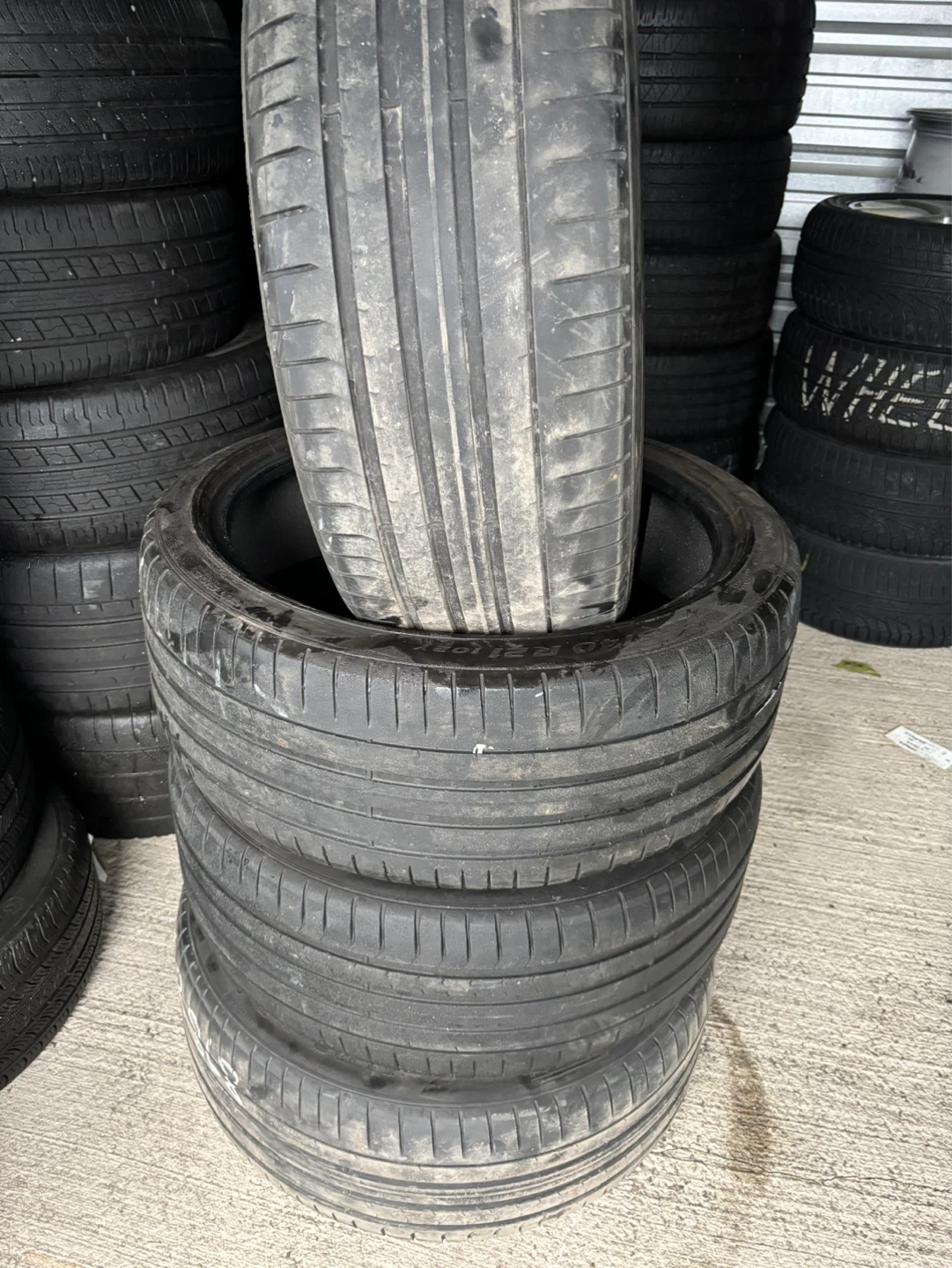 Pirelli P Zero Tires (255/40R21)