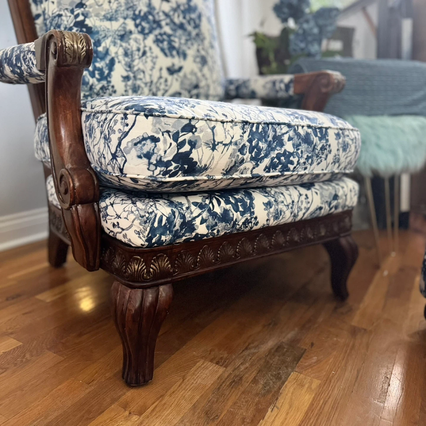 Wingback Accent Chair with Ottoman - Blue Floral - photo 5
