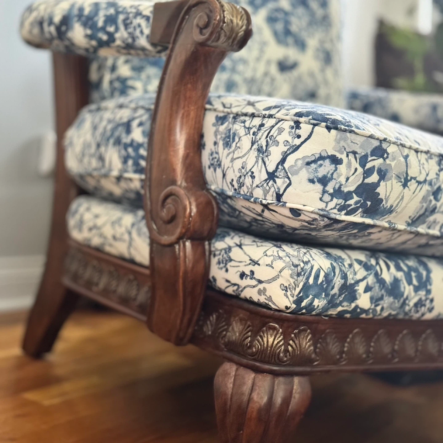 Wingback Accent Chair with Ottoman - Blue Floral - photo 3