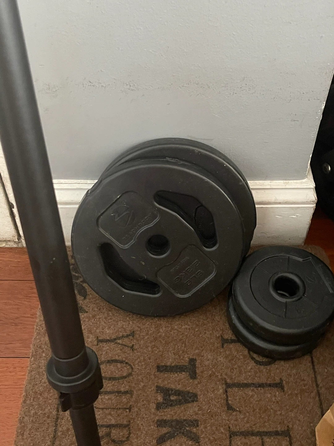Beachbody Barbell and 4 Weight Plates 5lb & 2.5lb