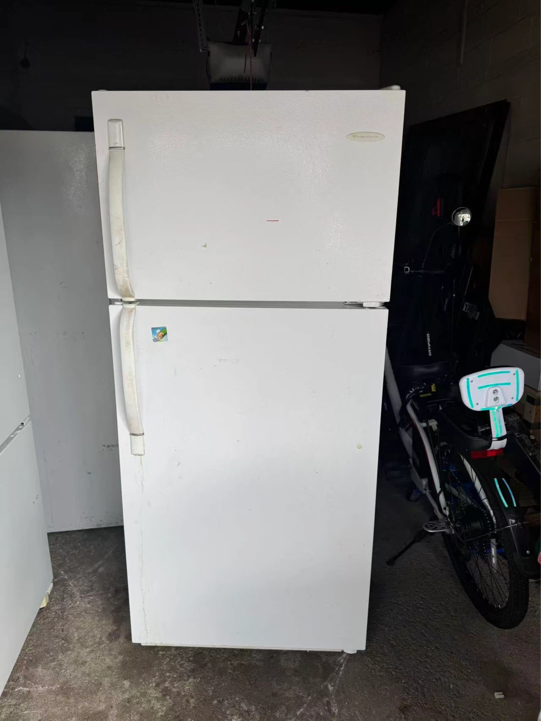 Good condition Frigidaire fridge $150 - photo 2