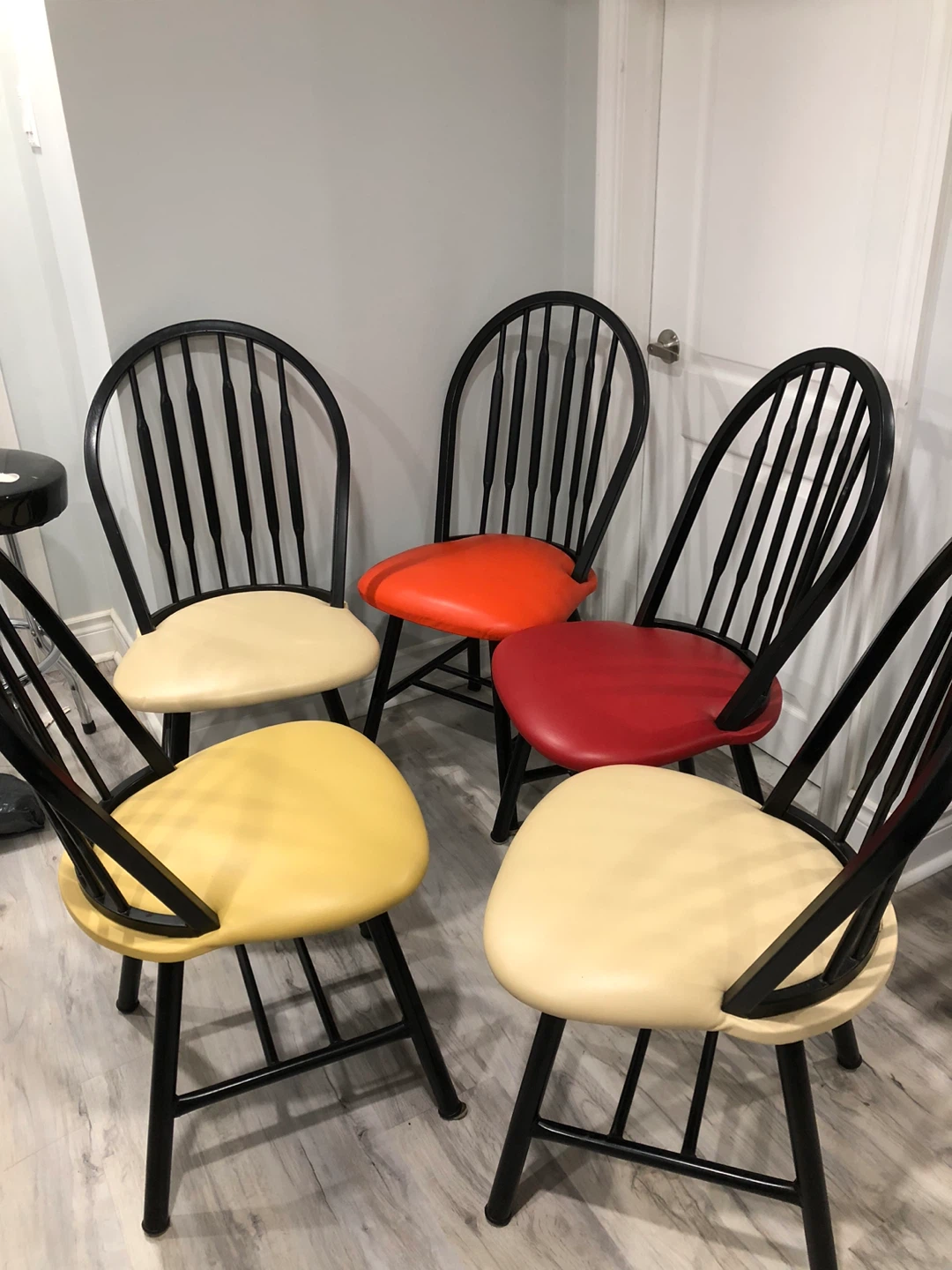 Set of 5 Dining Chairs and table - photo 4