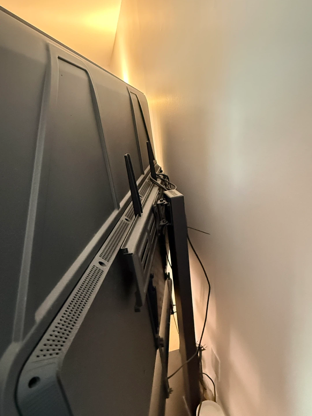 Hisense 75 inch smart TV + stand with yamaha speakers - photo 4