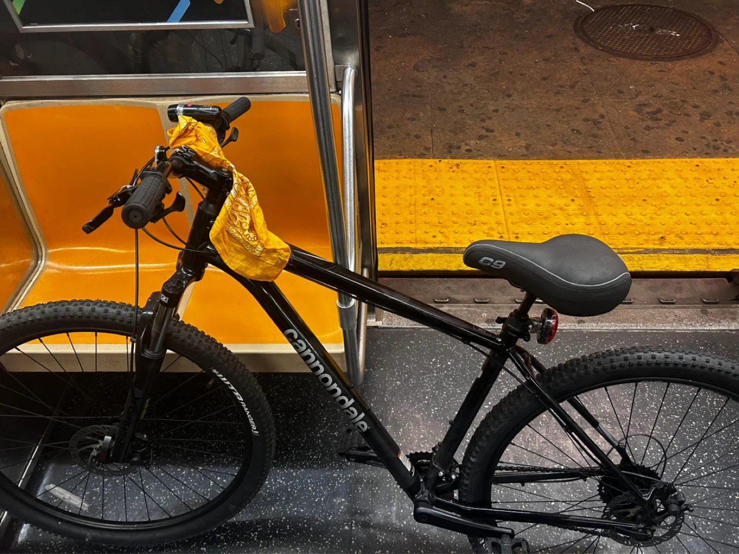 Cannondale Trail 2 Black Mountain Bike - photo 3