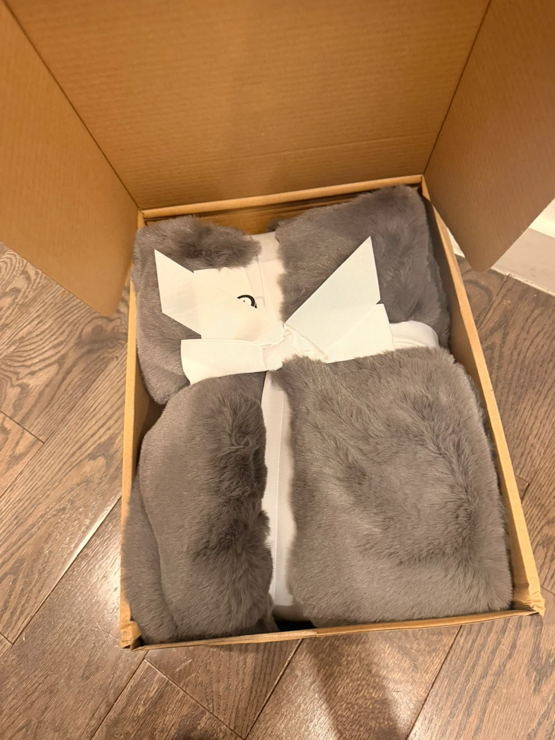 UGG Throw Blanket 50" x 70" Charcoal BRAND NEW - photo 2