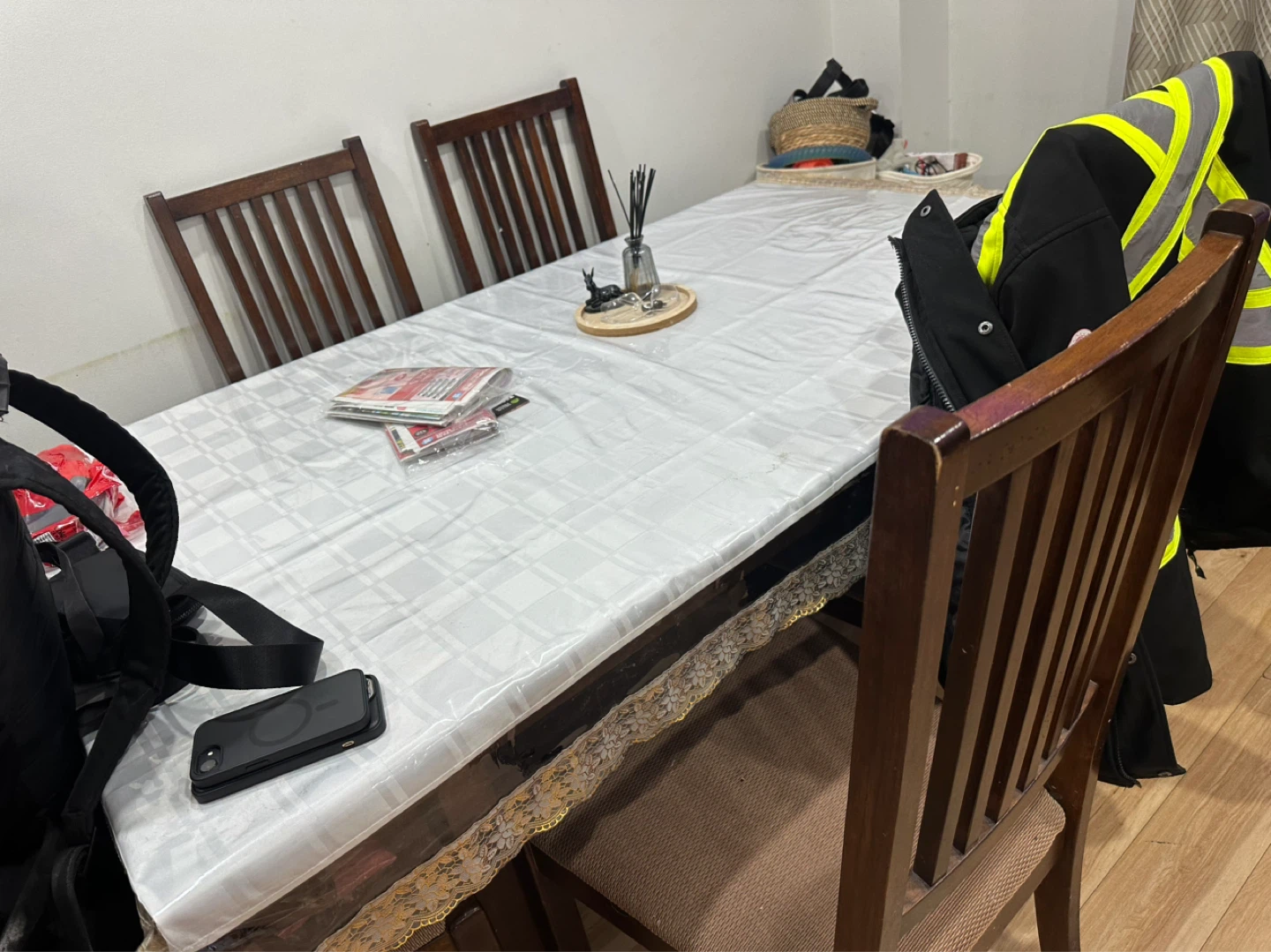 Extendable Dining Table with 6 Chairs