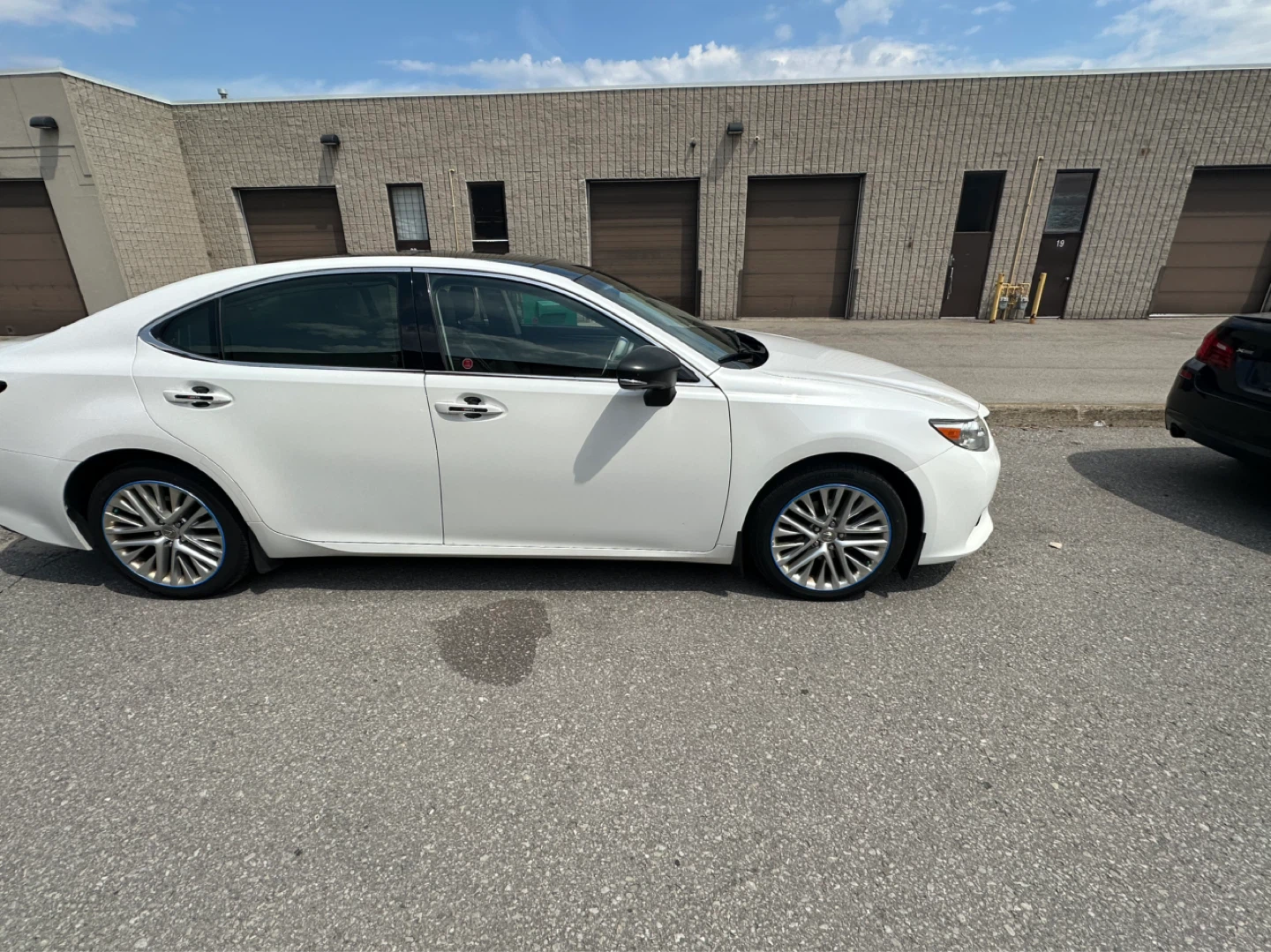 Pearl White Lexus ES 350 Sedan Tech Pack.   263k