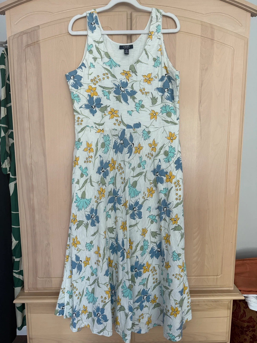 Chaps Floral Sleeveless Midi Dress have pockets