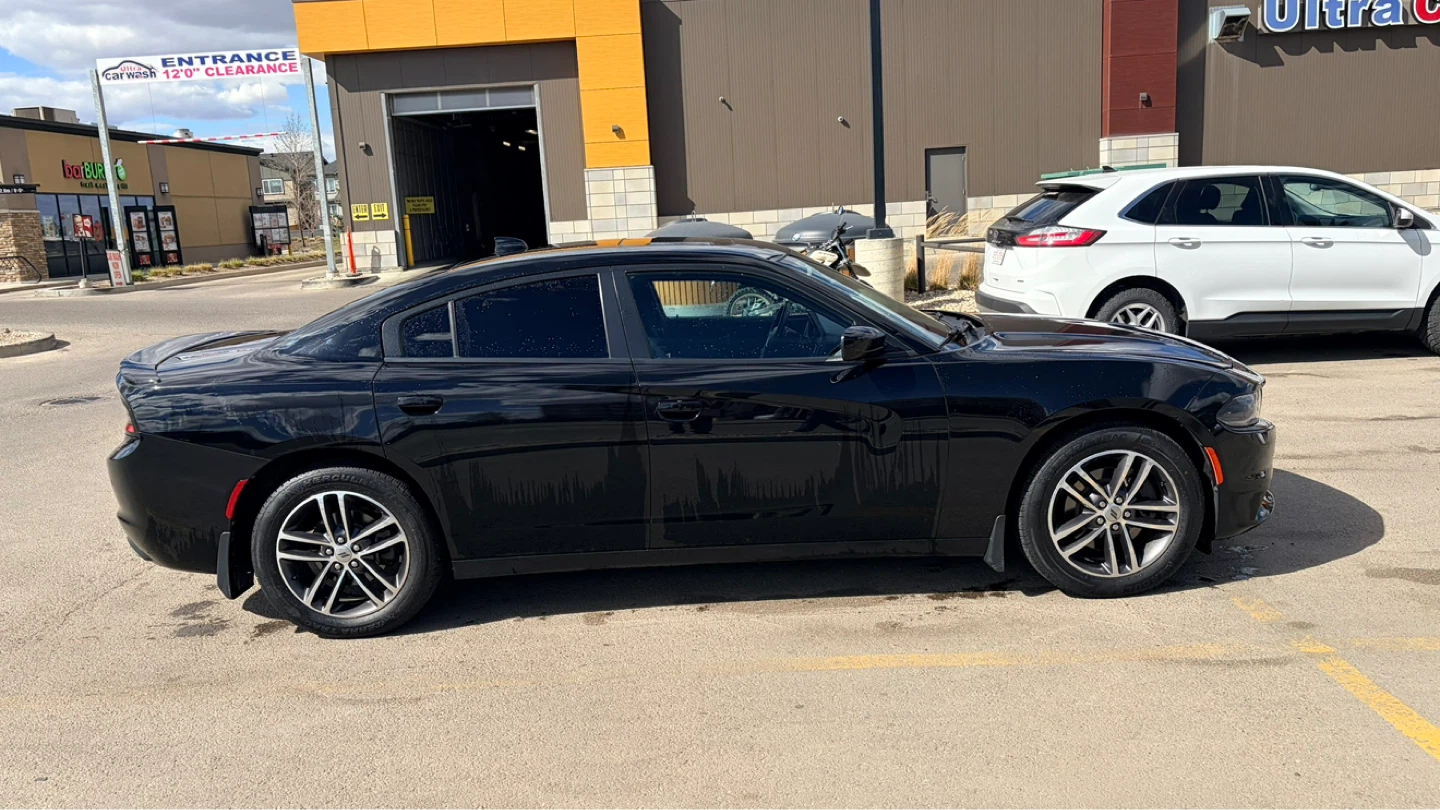 2019 Black Dodge Charger Sedan - photo 2