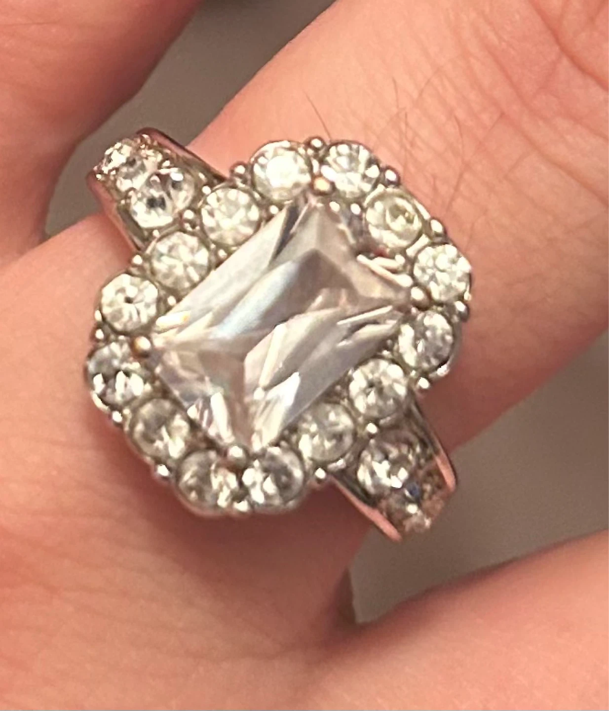 Nvc Clear Stone Ring - photo 3