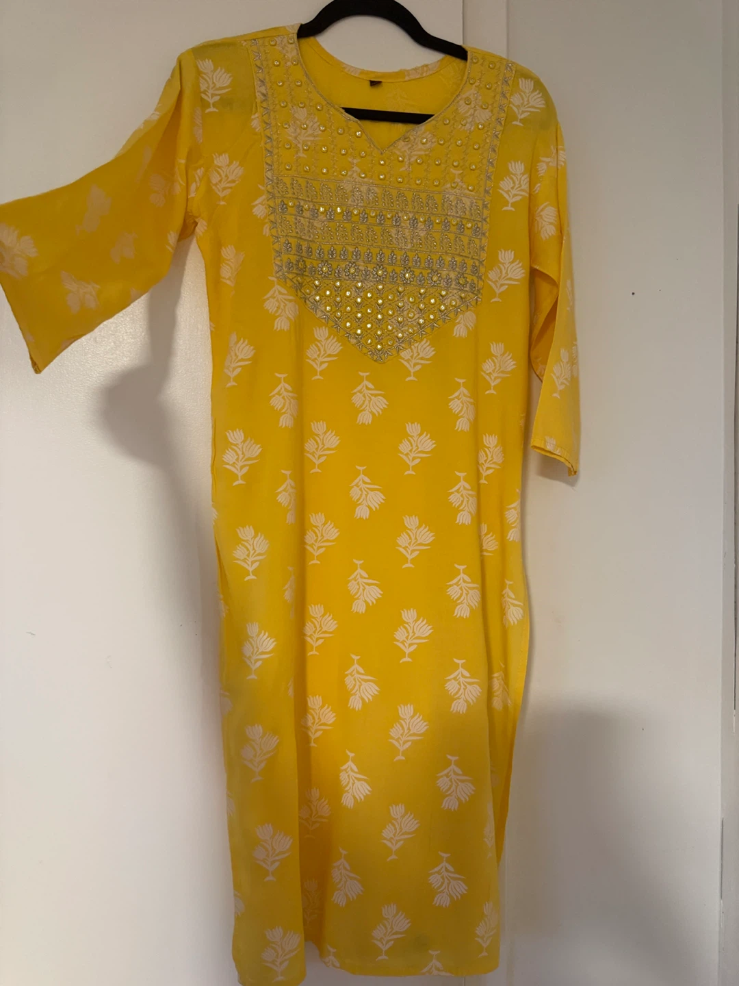 Yellow Kurta with Embellished Neckline and Floral Print - photo 3