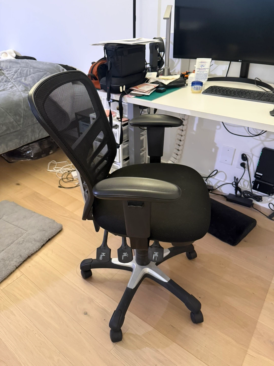 FlexiSpot Standing Desk White (free office chair if you want) - photo 3