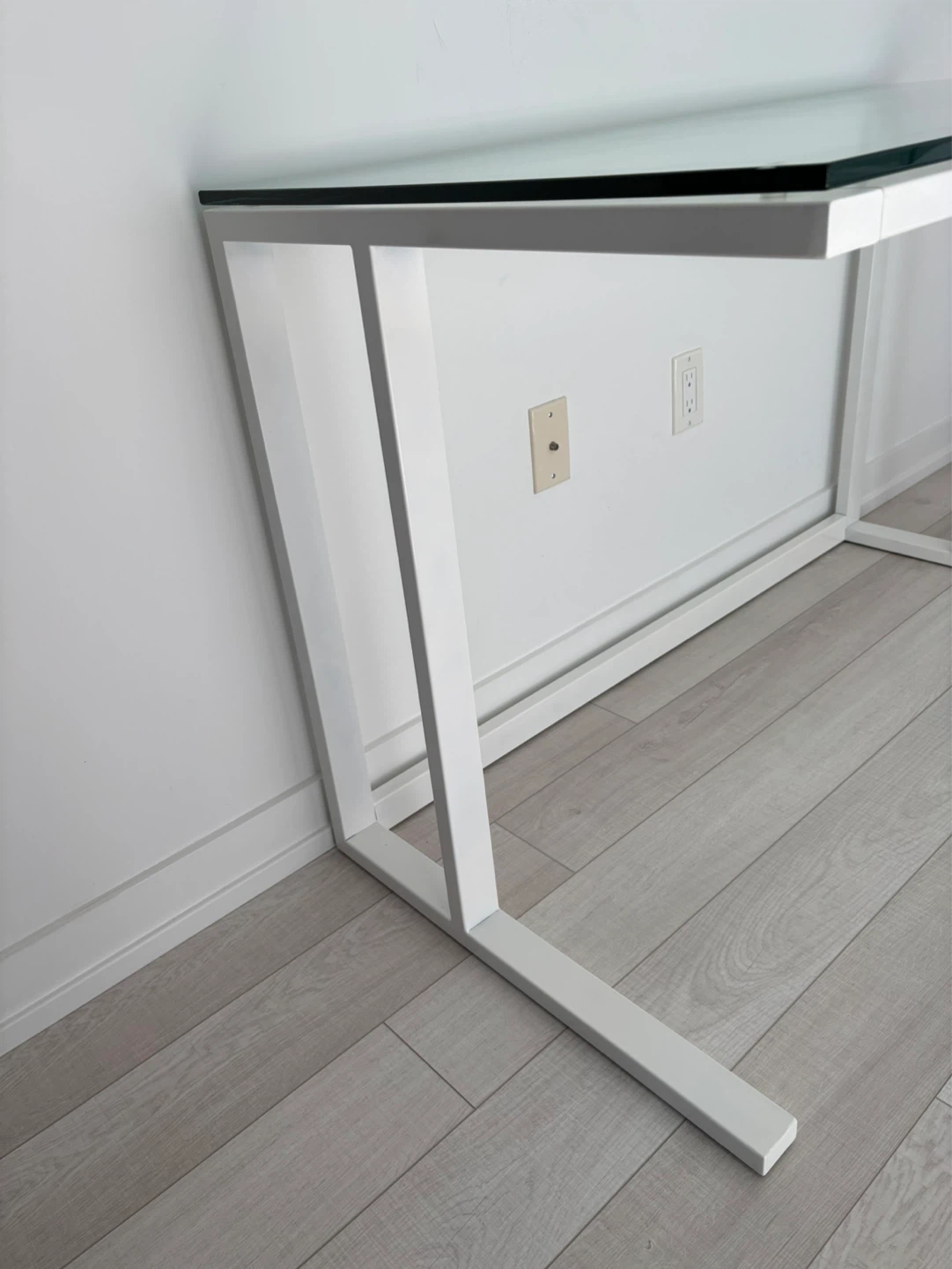 White Metal Frame Glass Top Desk - photo 3