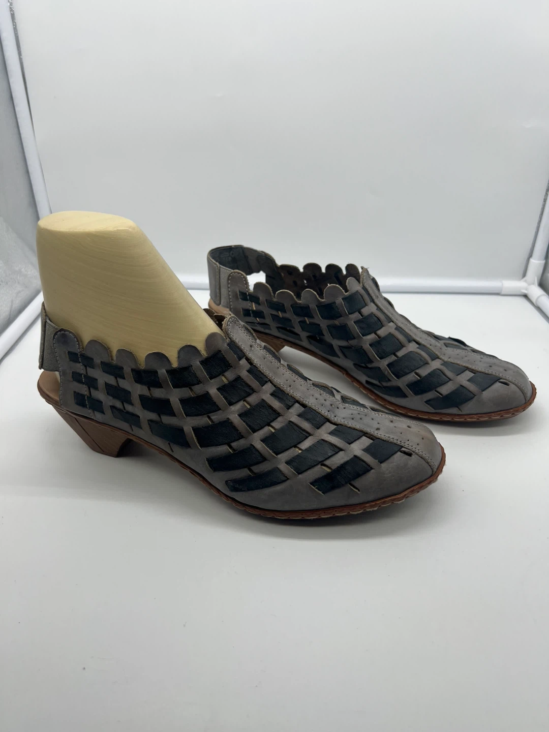 RIEKER ANTISTRESS Sina Gray Leather Woven Low Heeled Pumps 40 - photo 2