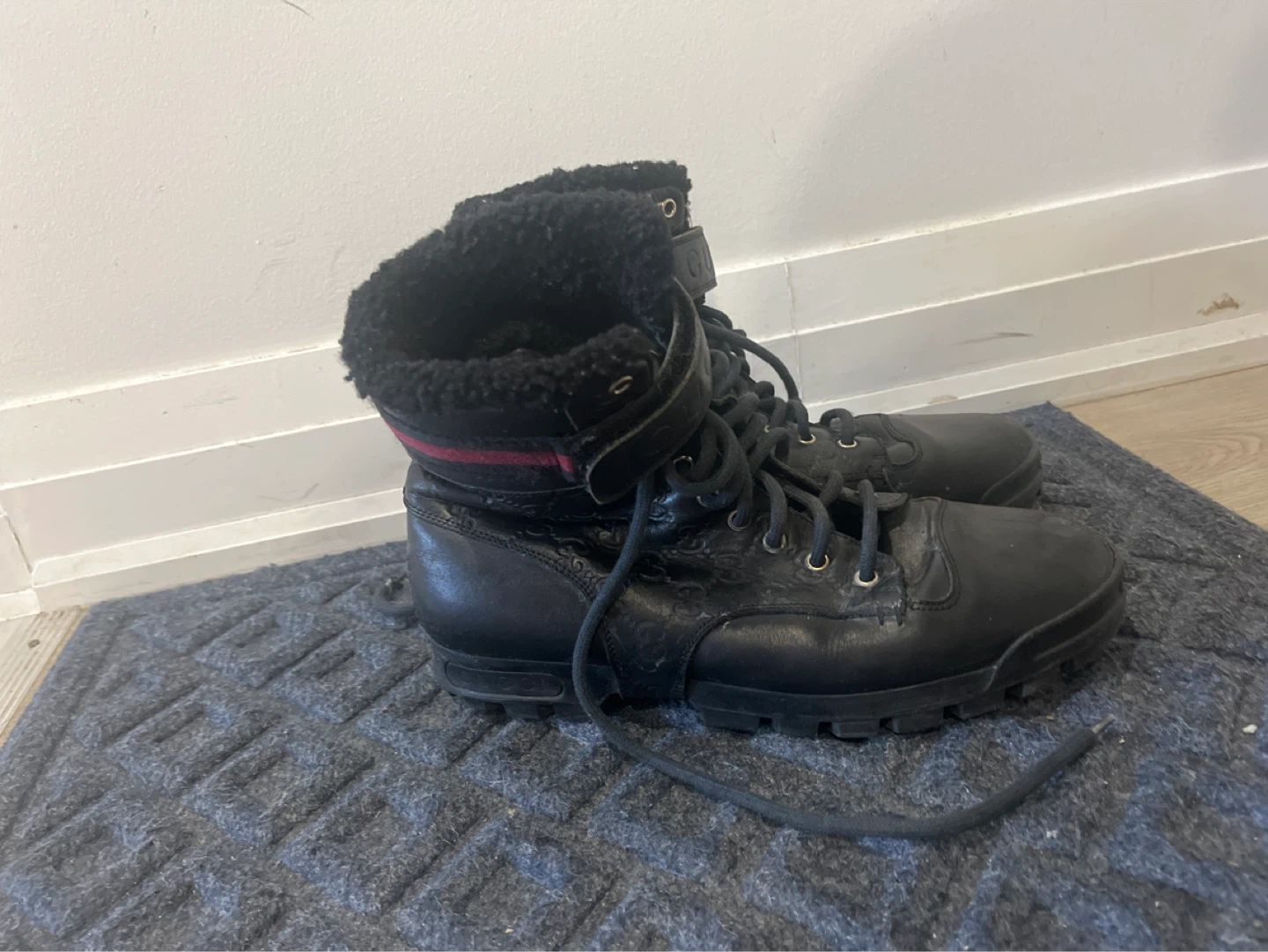 Gucci Black Leather Fur Lined Winter Boots - photo 2
