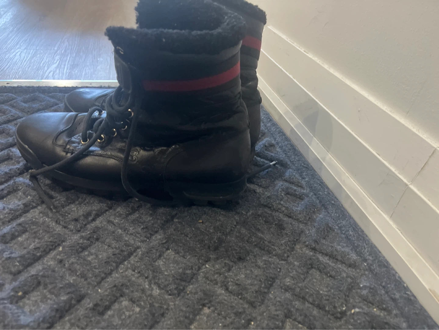 Gucci Black Leather Fur Lined Winter Boots - photo 3