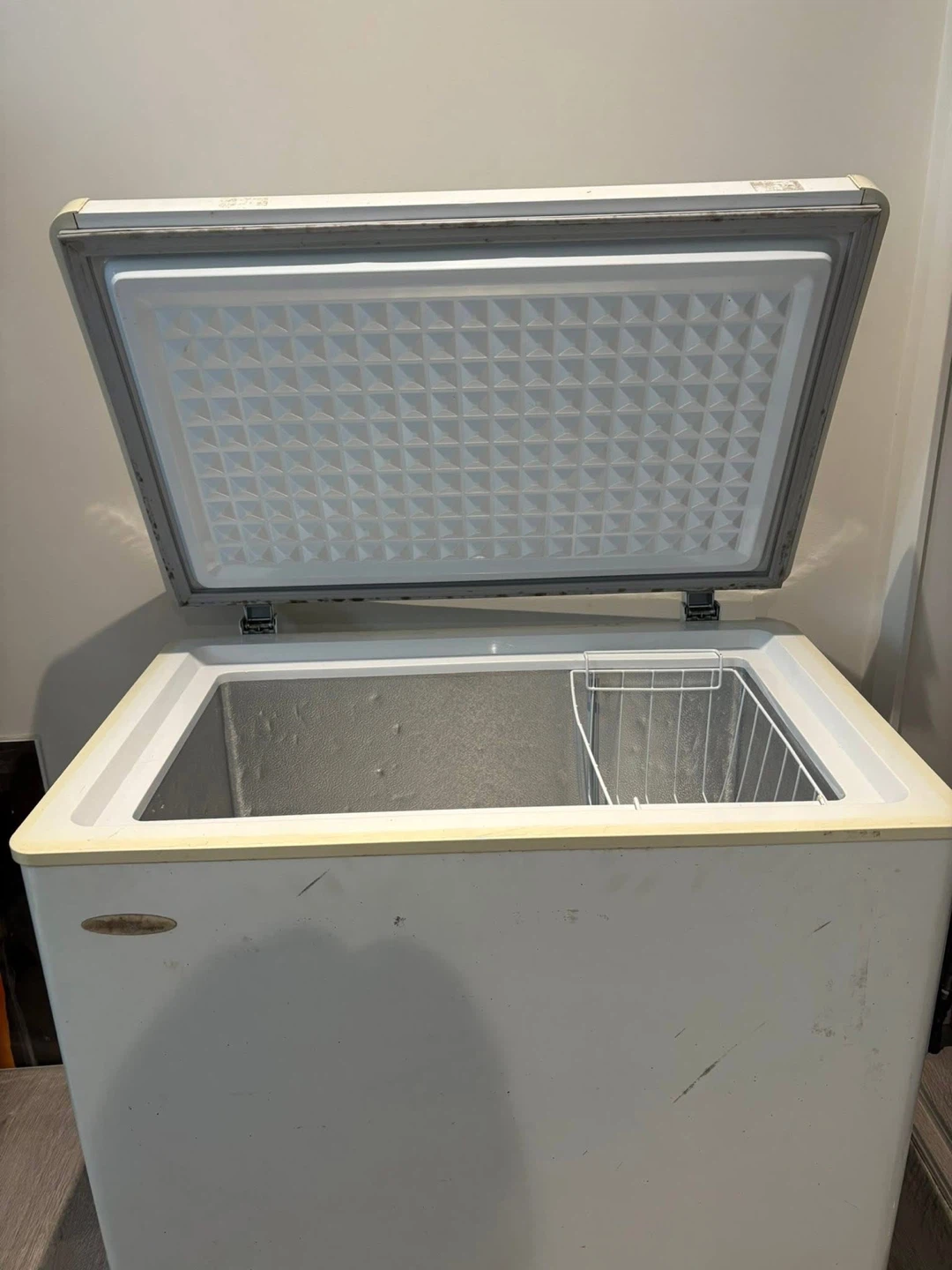 White Chest Freezer with Basket - photo 3