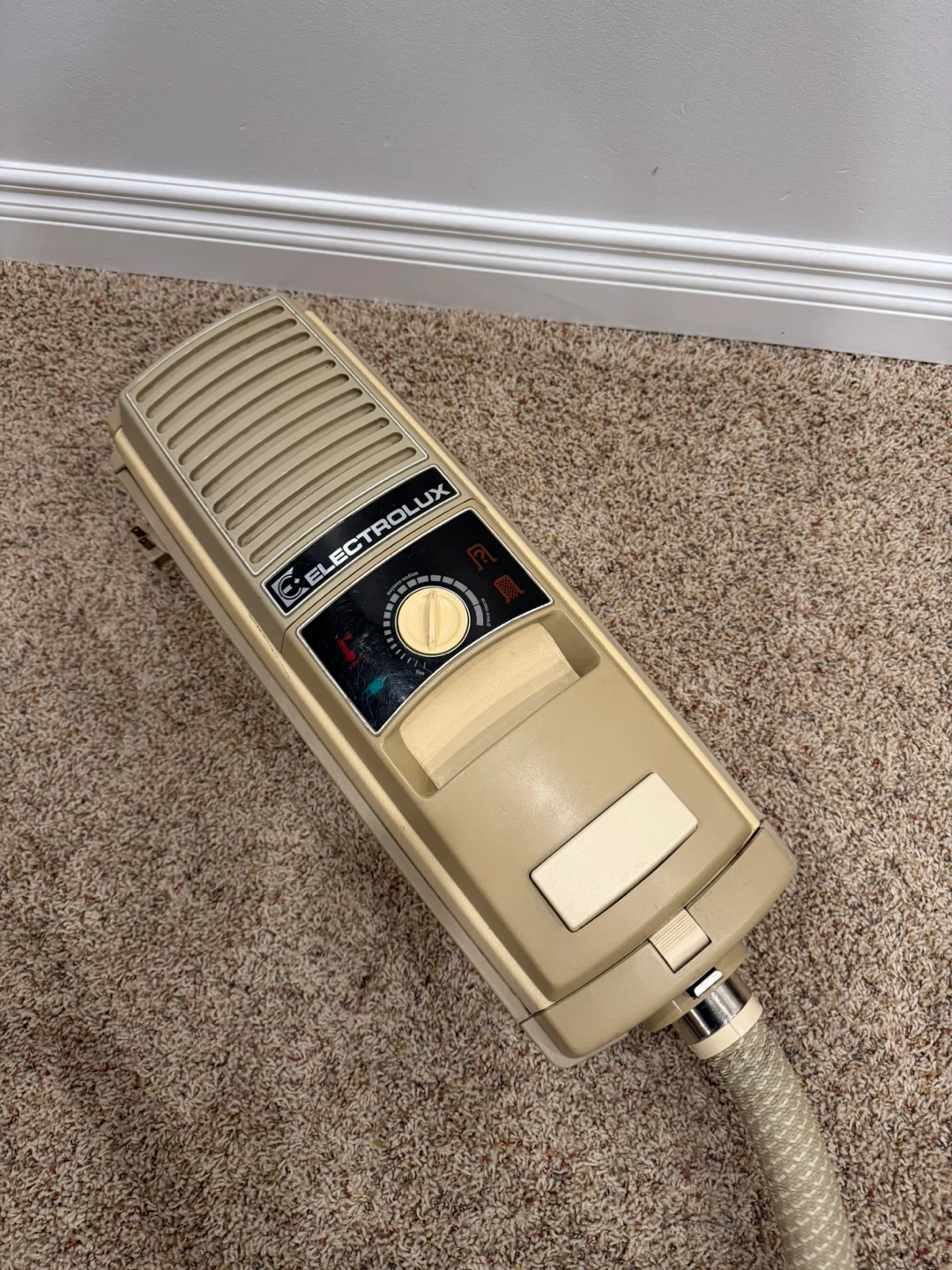 Vintage Electrolux 2000 vacuum - photo 2