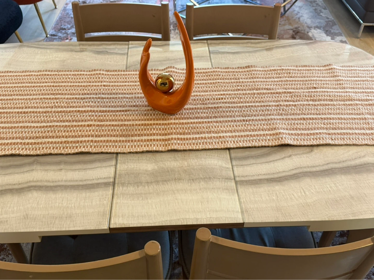 Dining table with 6 chairs - cushions - table runner - photo 4