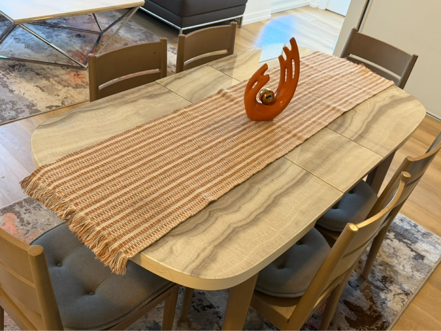Dining table with 6 chairs - cushions - table runner - photo 2