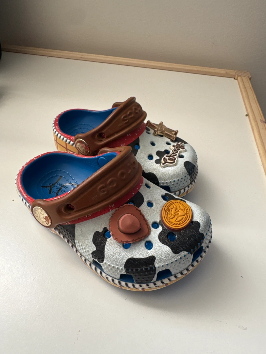 Crocs Toy Story Woody Toddler Clogs Size 6 - photo 2