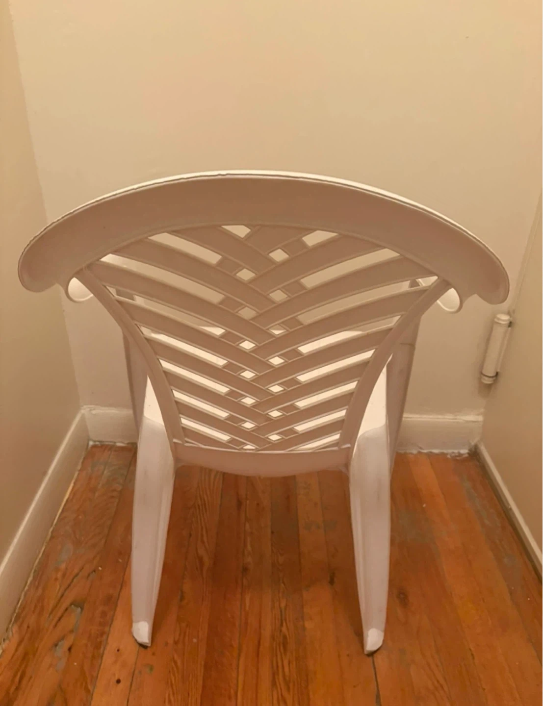 White Plastic Arm Chair - photo 2