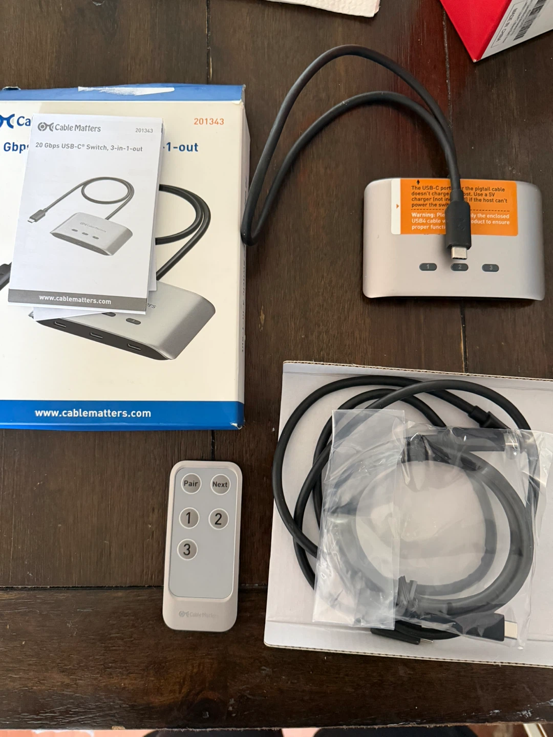 Cable Matters 20Gbps USB C 3-in-1 Switch - photo 4