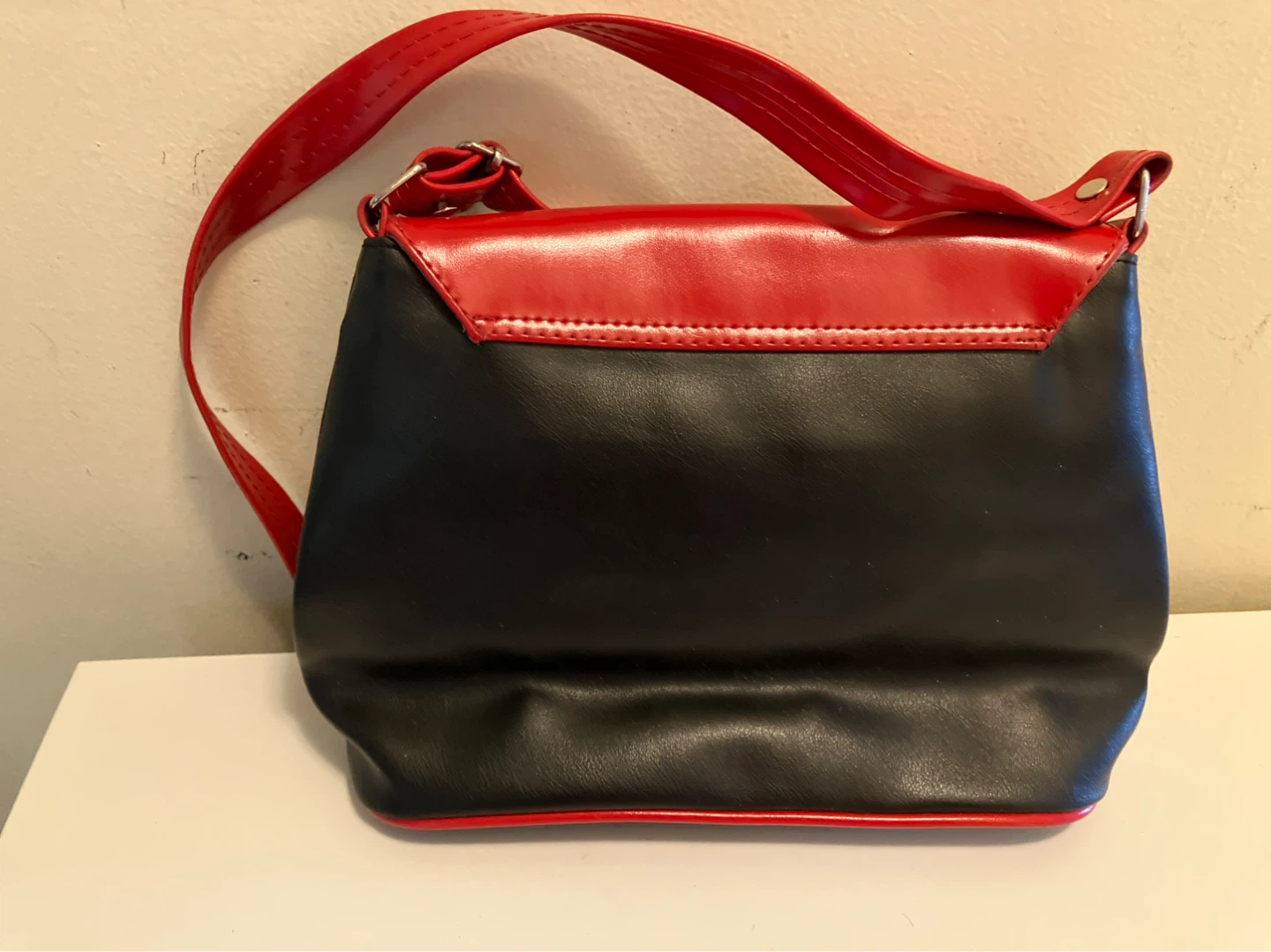 Black and Red Shoulder Bag - photo 2