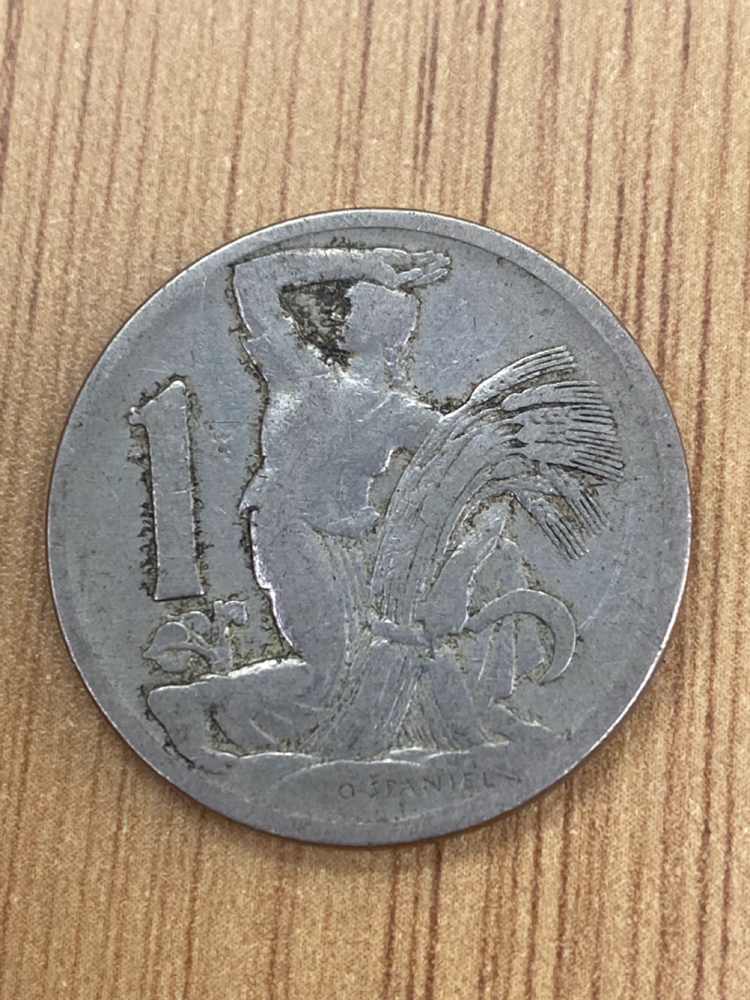 1922 Czechoslovakia 1 Koruna Coin - photo 2