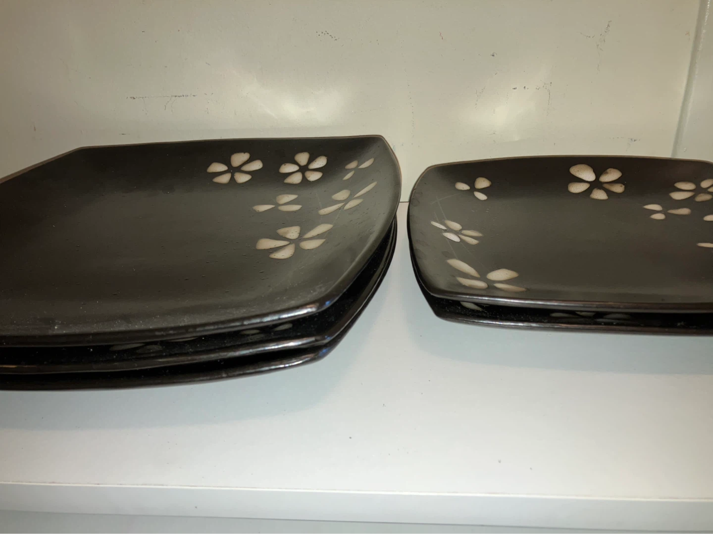 Hometrends Square Plates with Flower Design (Set of 2) - photo 2