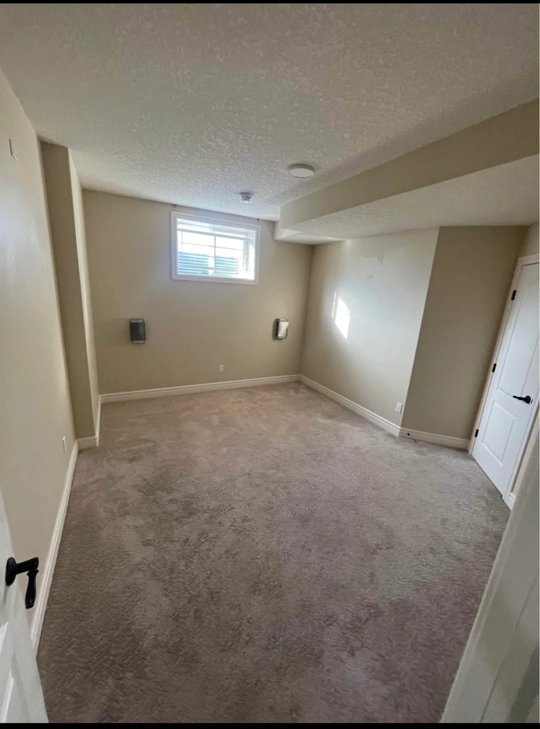 Fully legal, Big basement suite - photo 5