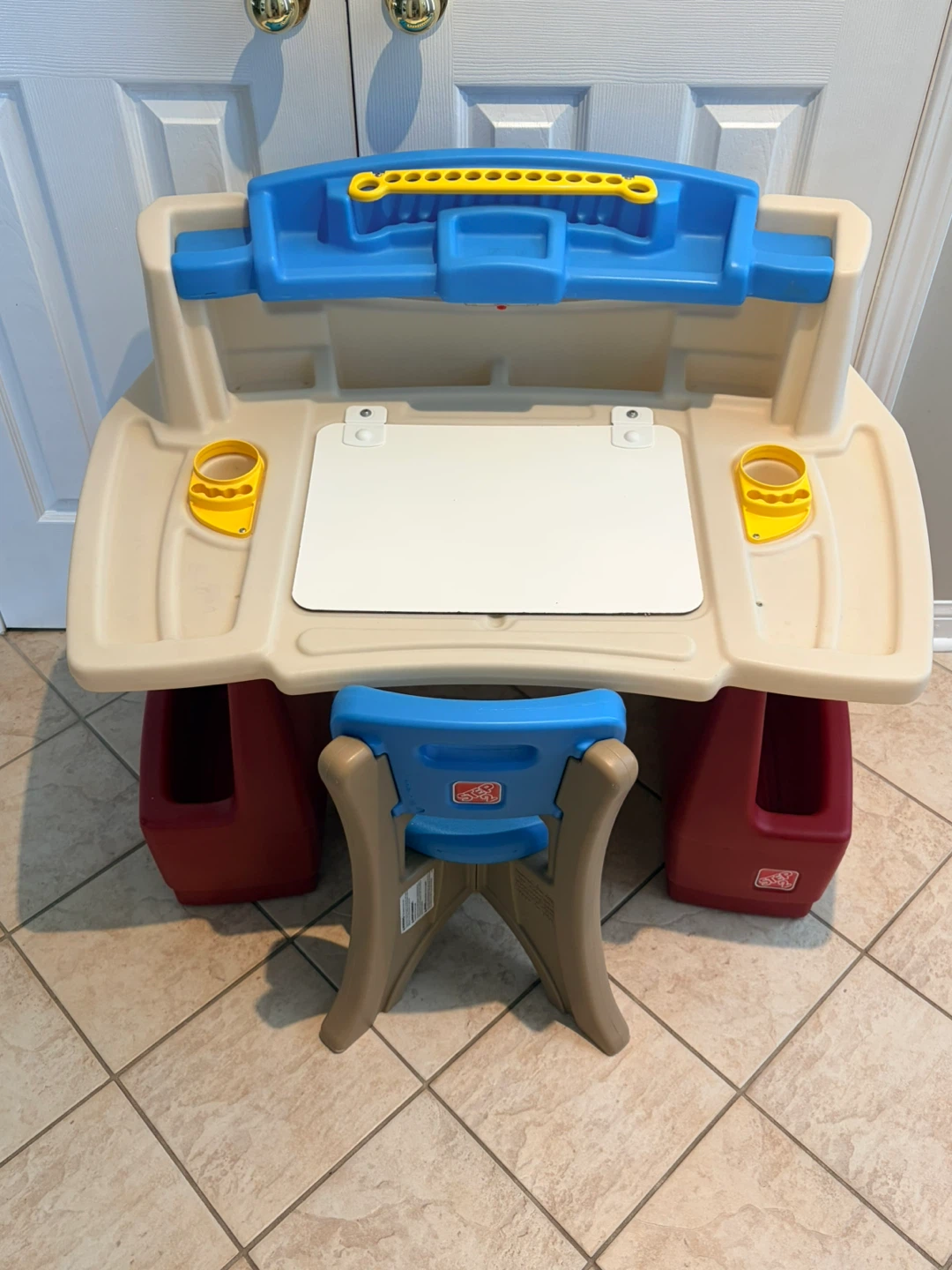 Step2 Art Desk with Chair