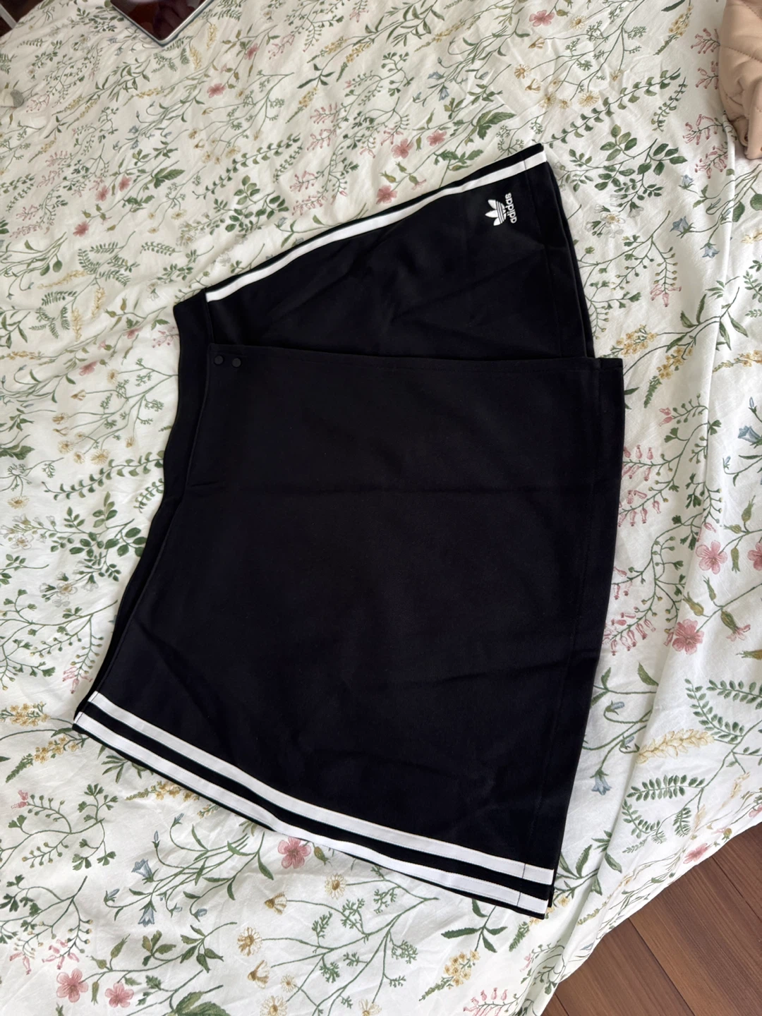 Adidas Black Skirt with White Stripes - Size XL - photo 5