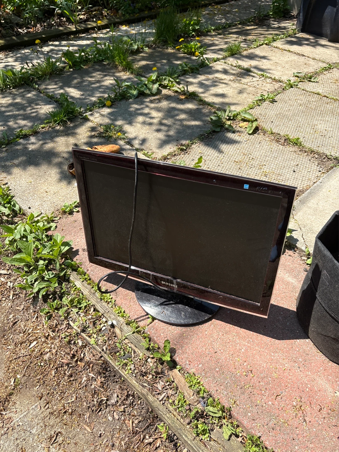 Free Samsung Monitor- on Curb