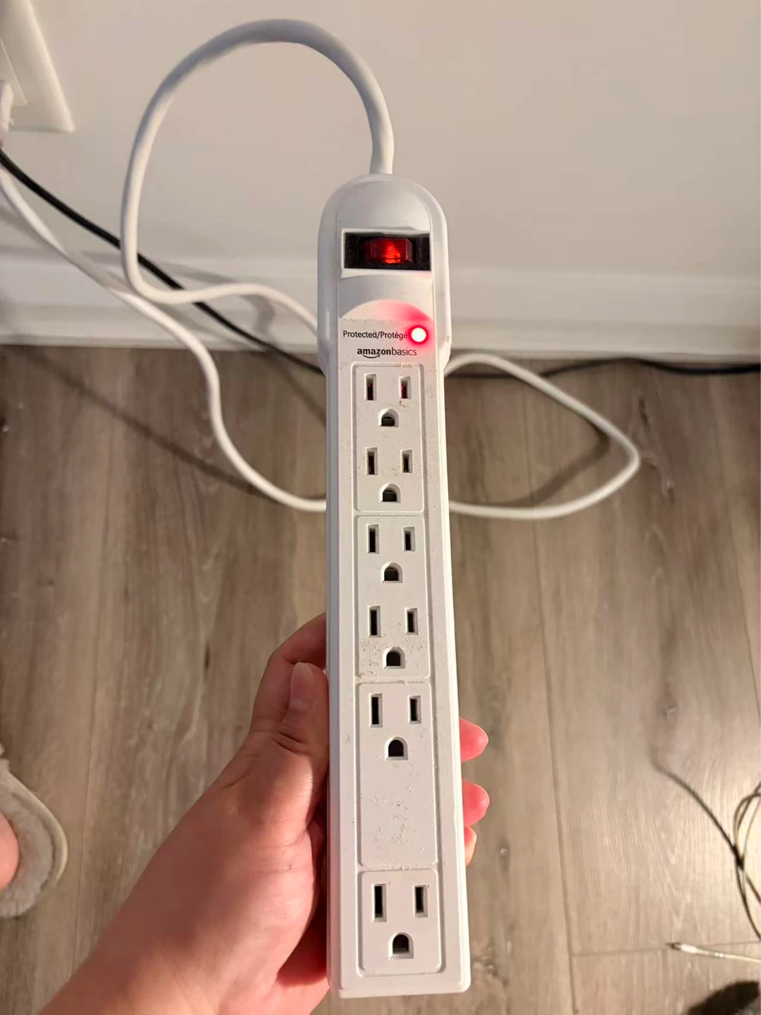 AmazonBasics 6-Outlet Power Strip